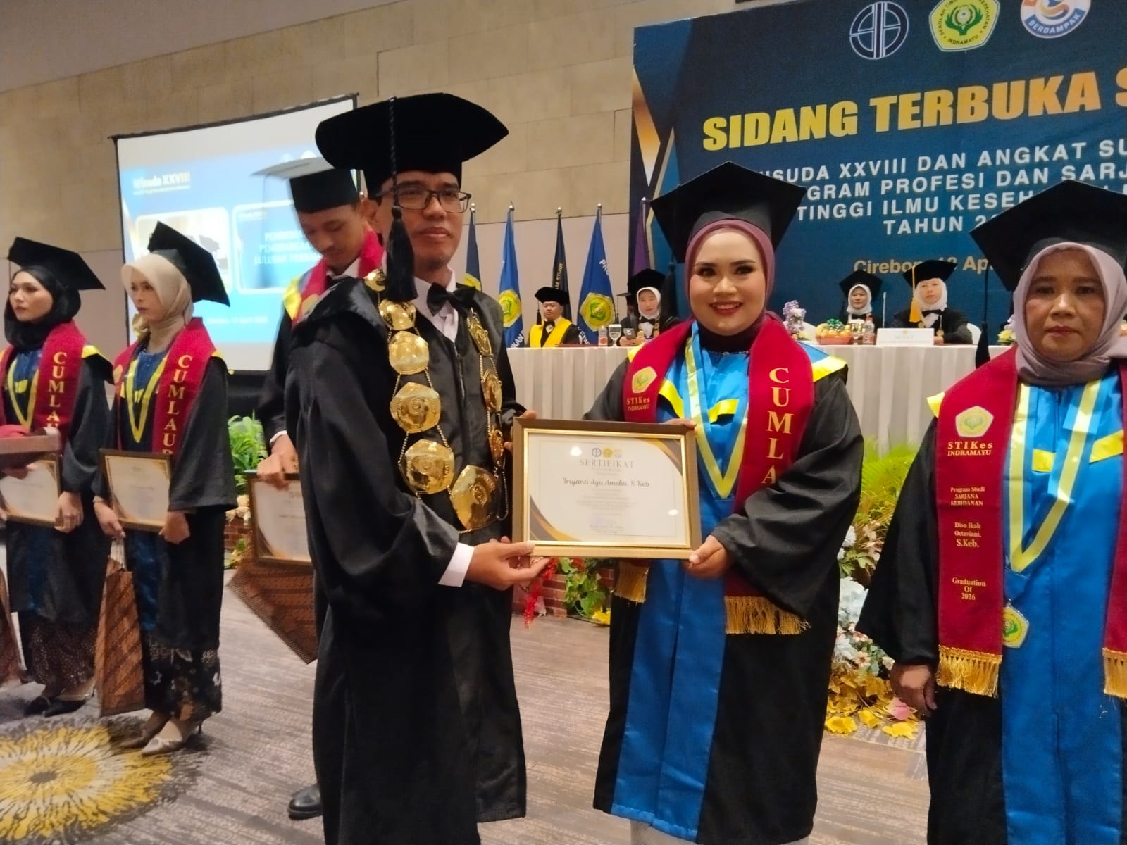 Wisuda 122 Lulusan, Cetak Tenaga Kesehatan Kompeten