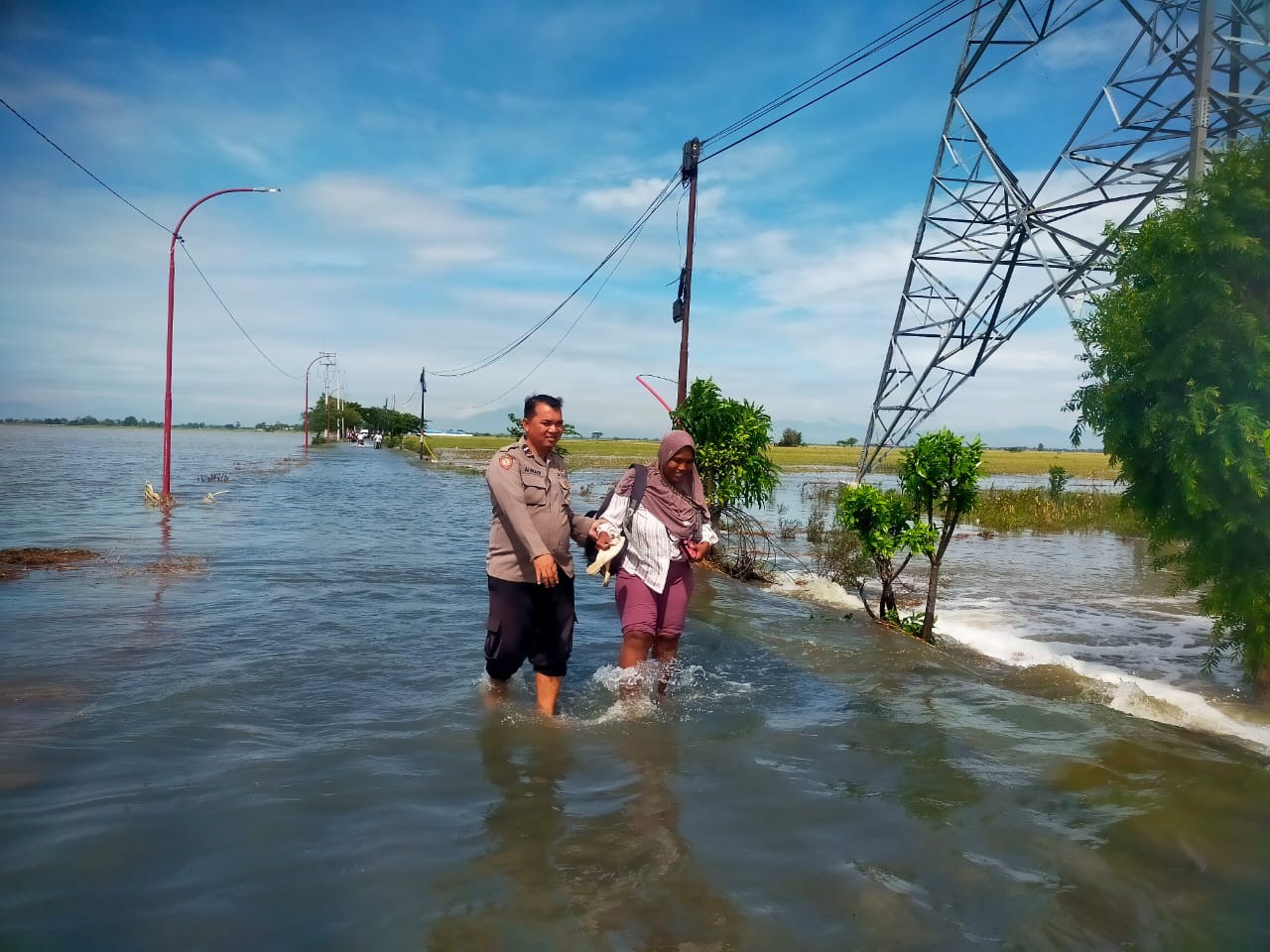 Curah Hujan Tinggi, Kali Cipanas Meluap