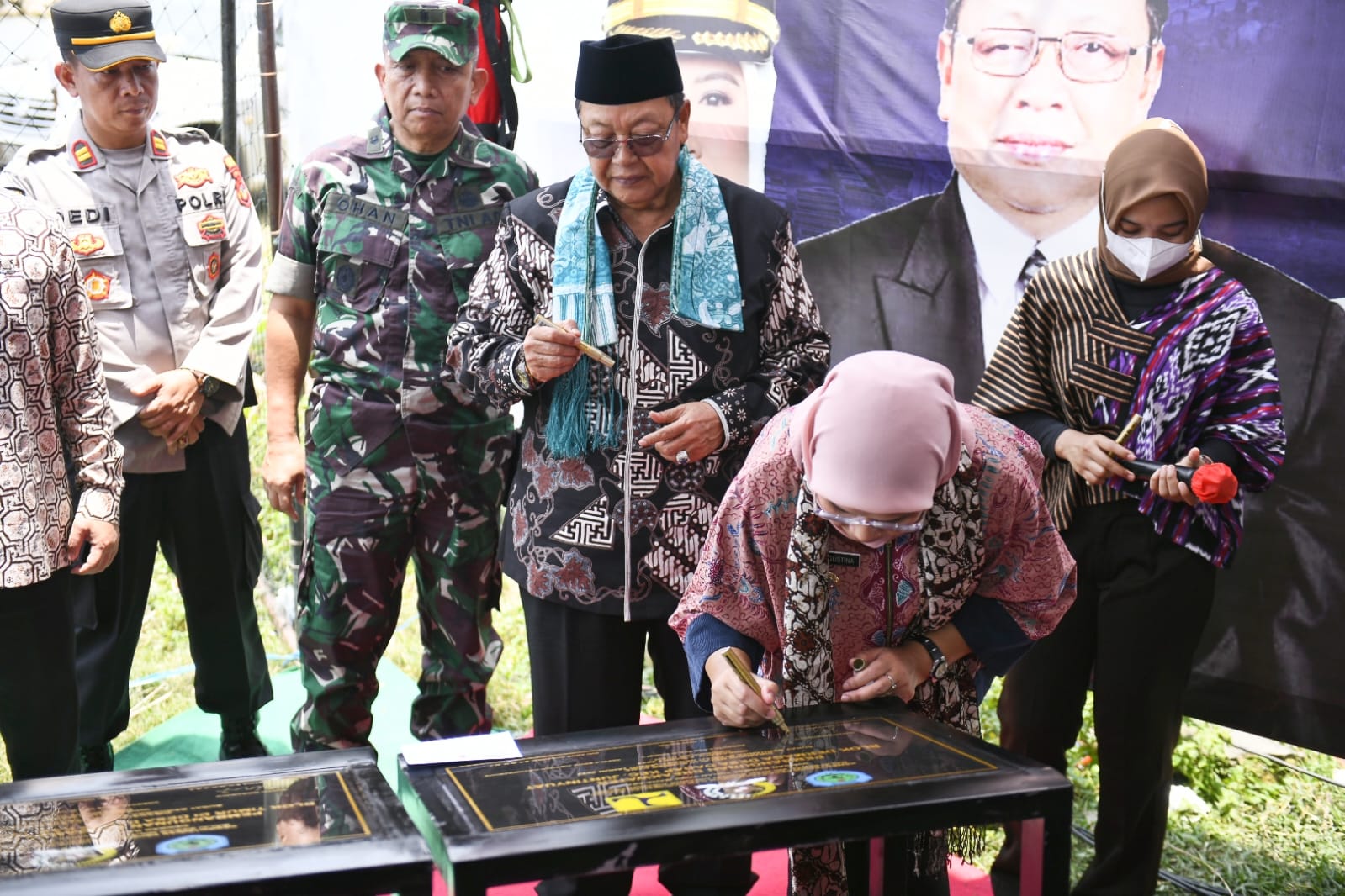 Bupati Nina dan Dewa Resmikan Pembangunan Breakwater dan Groin 