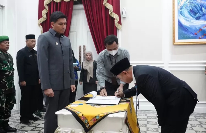 Bupati Indramayu Lantik Nurpan sebagai Dirut Perumdam Tirta Darma Ayu 