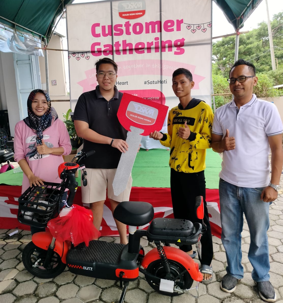 Bertabur Hadiah, Manjakan Konsumen Setia Diler Honda DSKM Karangampel Helat Acara Customer Gathering