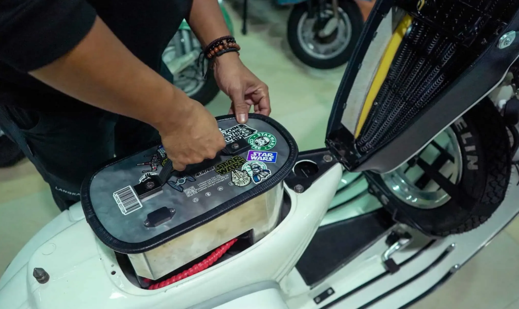 Nggak Perlu Nunggu! Ganti Baterai Motor Listrik Seketika, Bisa Langsung Tancap Gas!