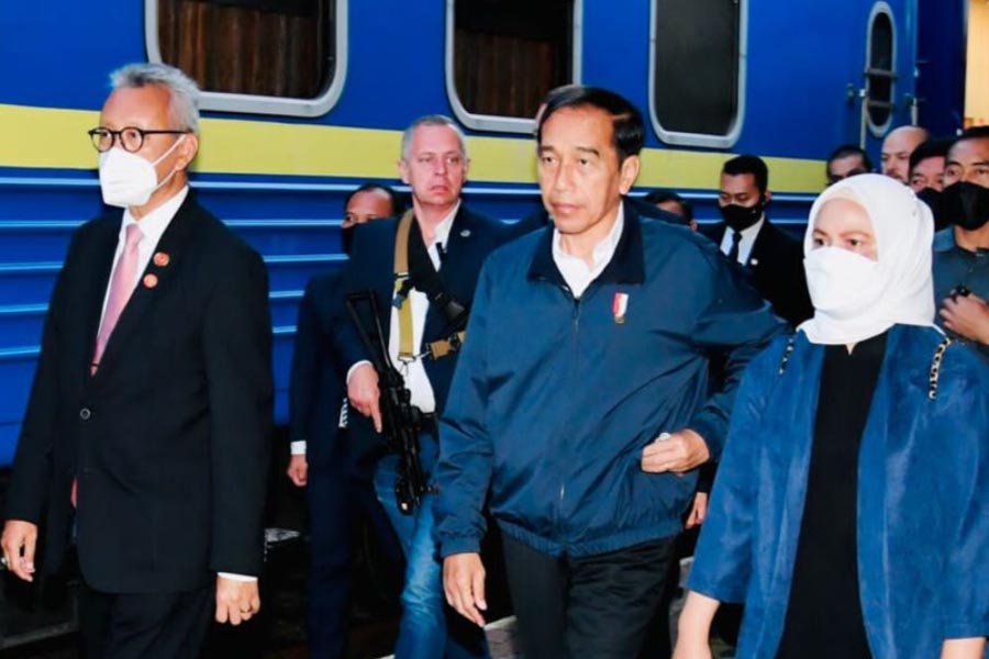 Dari Ukraina, Jokowi Kembali Ke Polandia