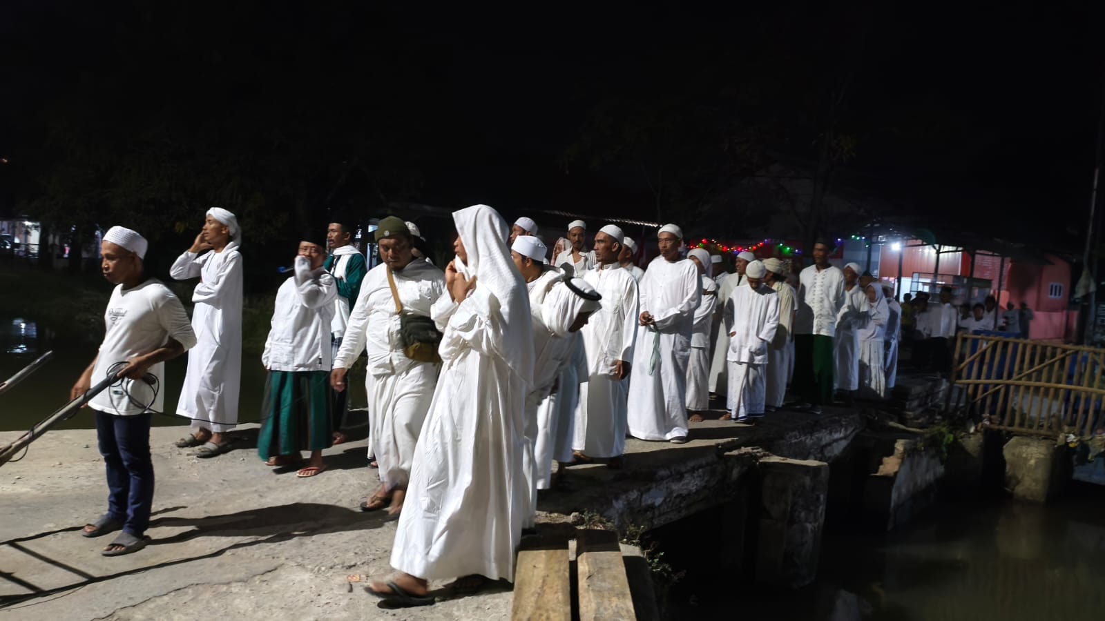 Tolak Bala, Pemdes dan Warga Krasak Gelar Ratib Keliling