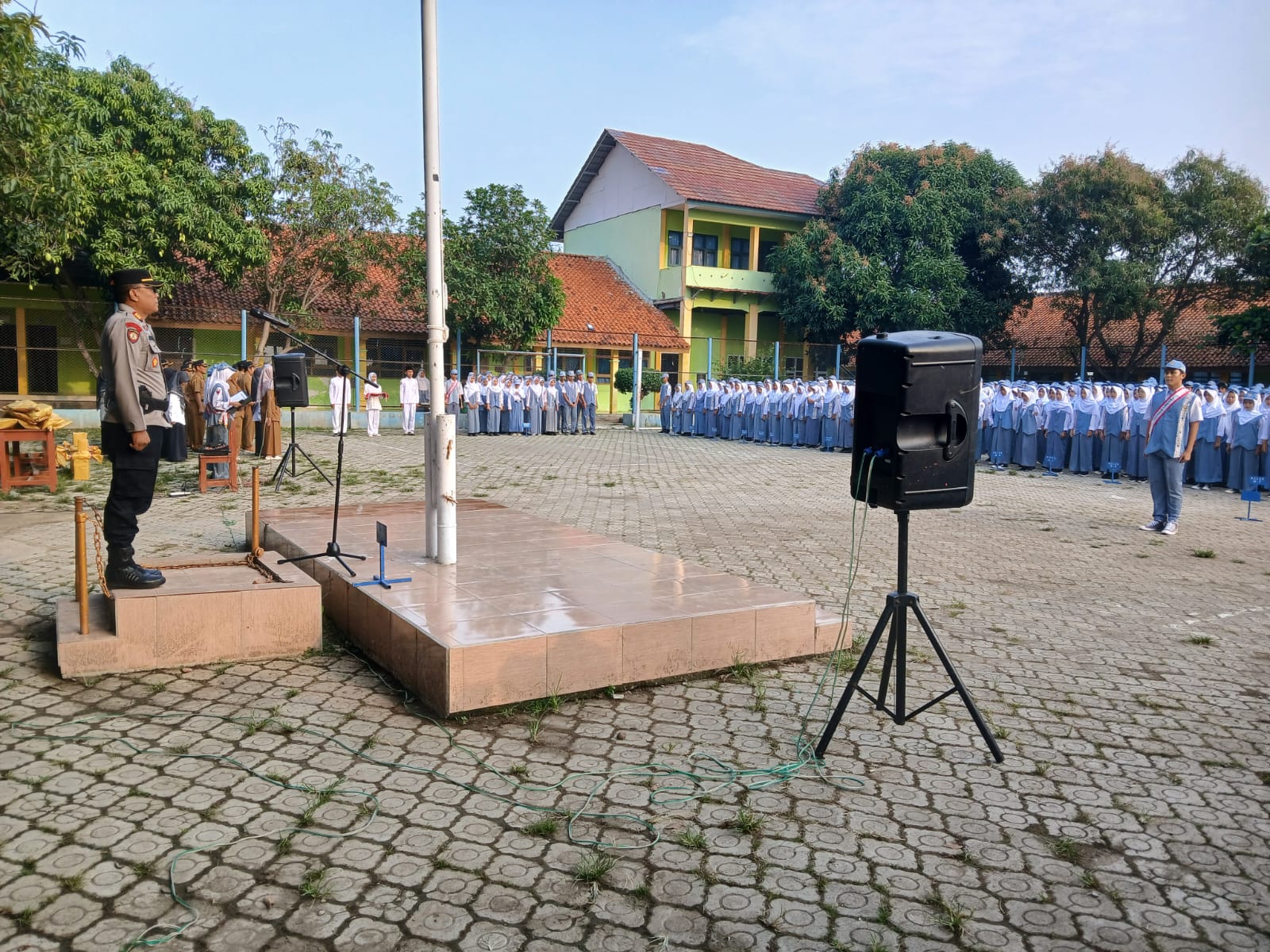 Jadi Pembina Upacara, Kapolsek Terisi Himbau Para Siswa tidak Melanggar Hukum