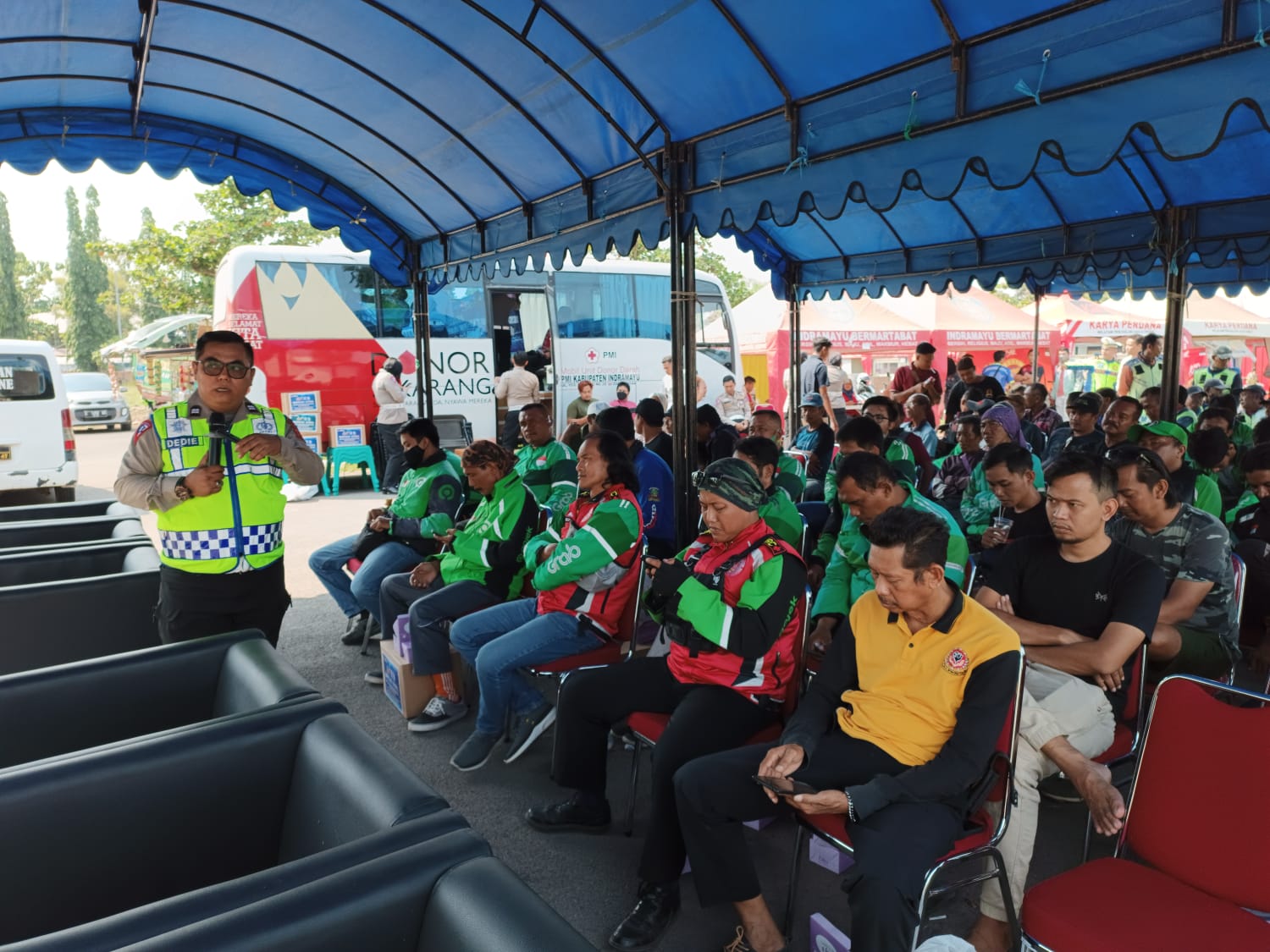 Tukang Ojek dan Sopir Angkot Ikuti Coaching Clinic and Safety Riding