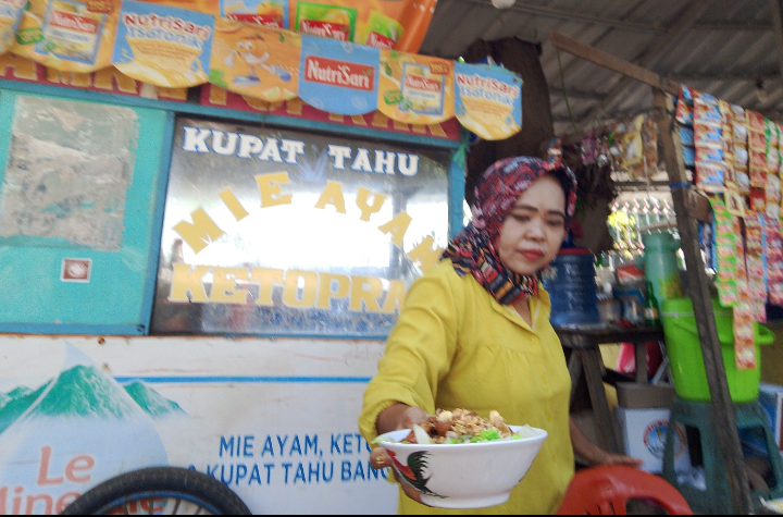 Penjual Mie Ayam di Masjid Agung Indramayu Bisa Raih Omzet 1 Juta per Hari