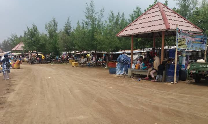 Pantai Karangsong, Keindahan Pantai yang Unik dengan Upaya Pelestarian Lingkungan