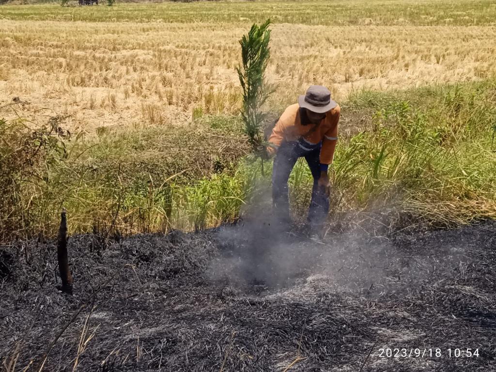 KAI Daop 3 Cirebon Himbau Masyarakat Tidak Membakar Sampah di Sekitar Jalur Kereta Api