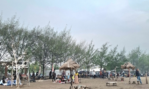 Hanya 15 Menit dari Bunderan Mangga! Begini Rute Perjalanan ke Pantai Cemara Indah