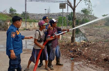 Cegah Terjadinya Kebakaran, Pengelolah dan Pemulung TPA Pecuk Diedukasi