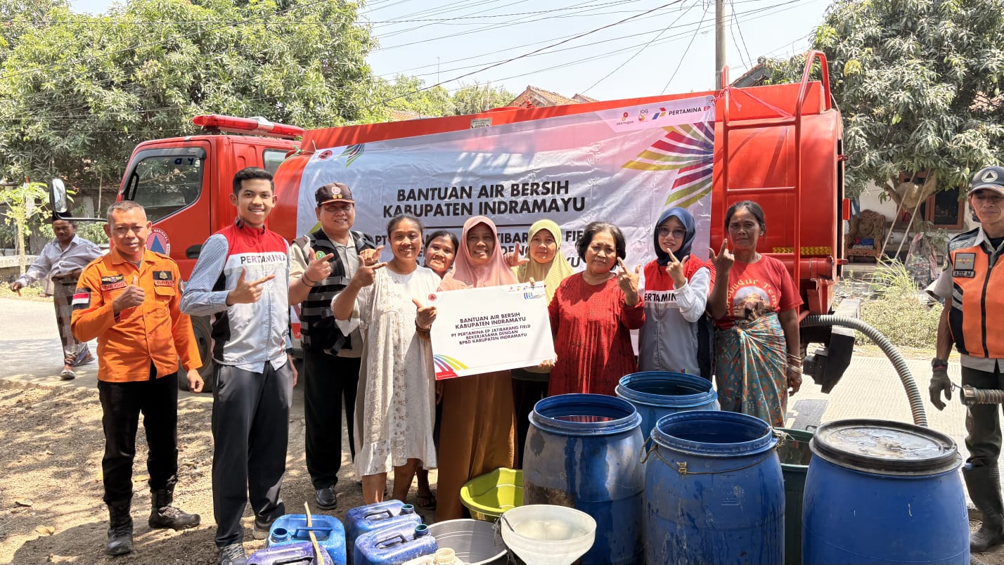 Pertamina EP Jatibarang Field Distribusikan Bantuan 10 Ribu Air Bersih untuk Warga Desa Luwunggesik