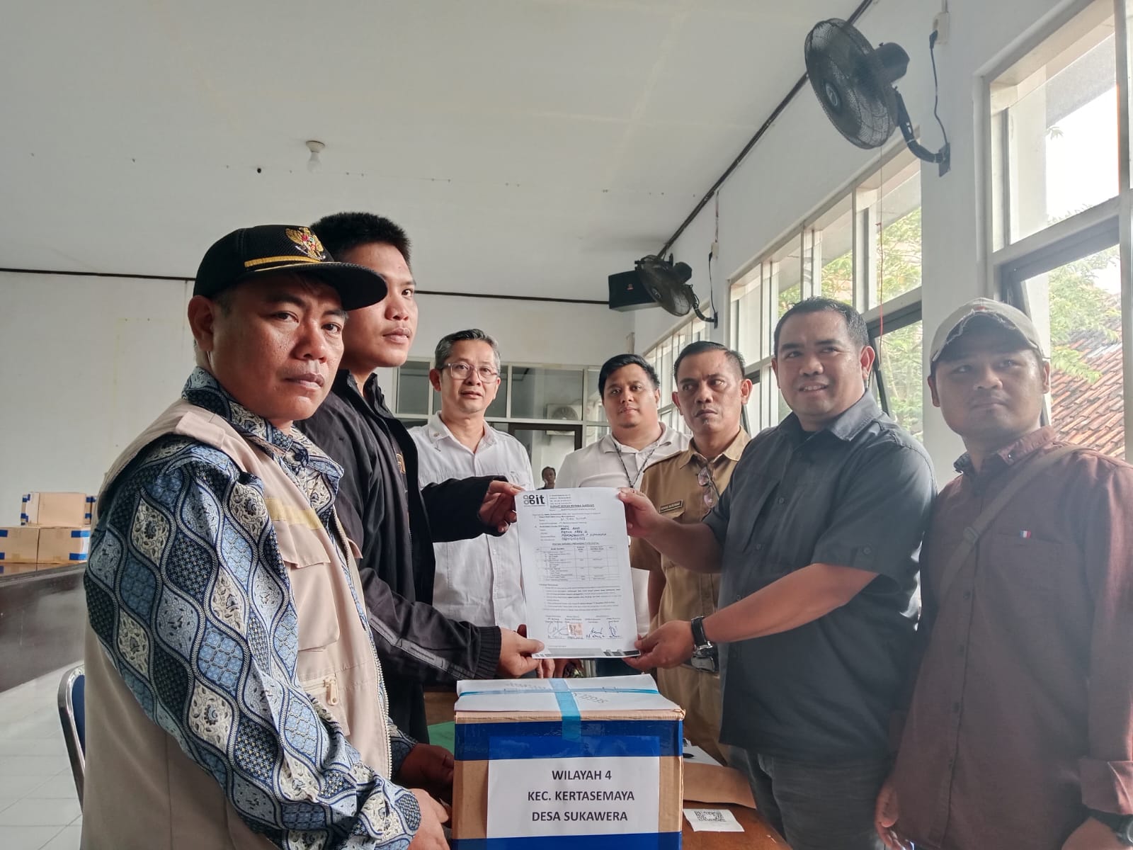 Perlengkapan Pilwu Digital di Kabupaten Indramayu Mulai Didistribusikan