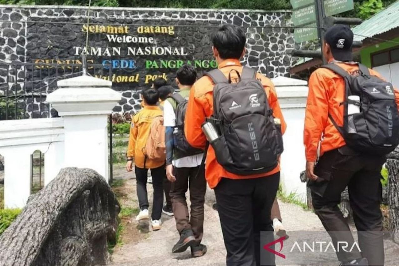 Tersesat di Gunung Pangrango, 13 Pendaki Ditemukan Selamat oleh Tim SAR