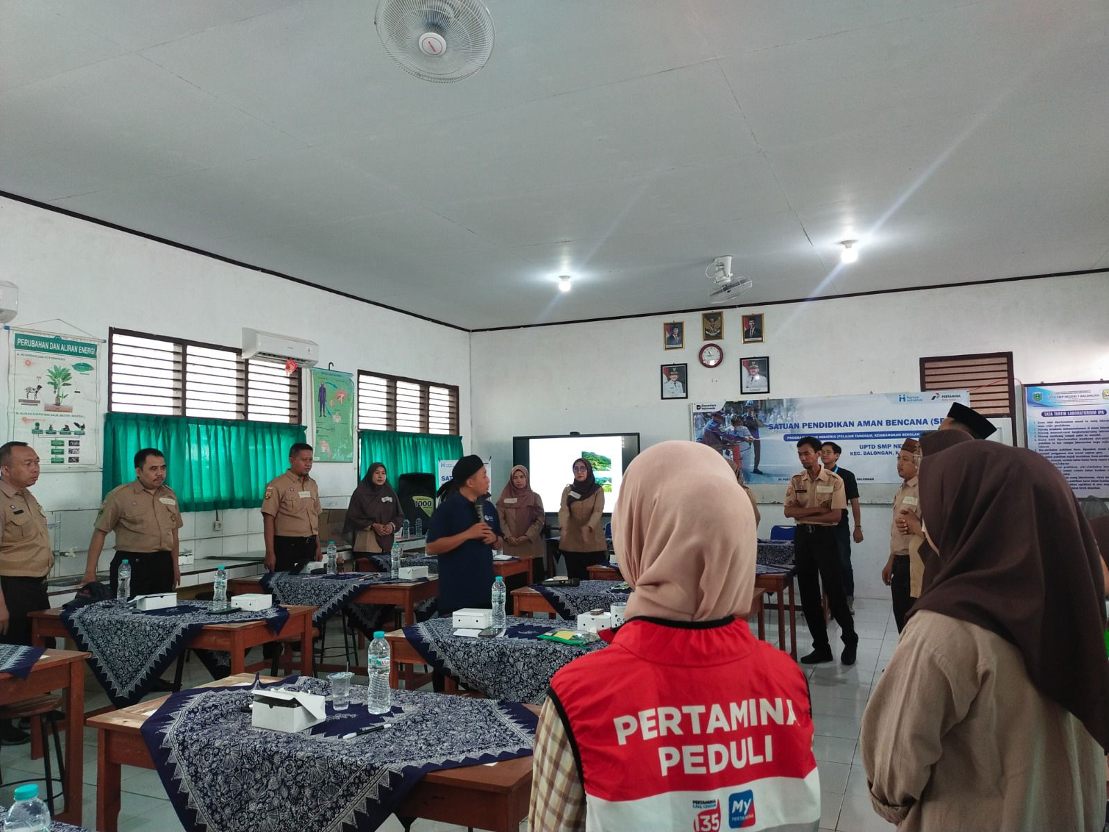 Pertamina Patra Niaga Regional JBB Dukung Pelaksanaan Satuan Pendidikan Aman Bencana di SMPN 1 Balongan