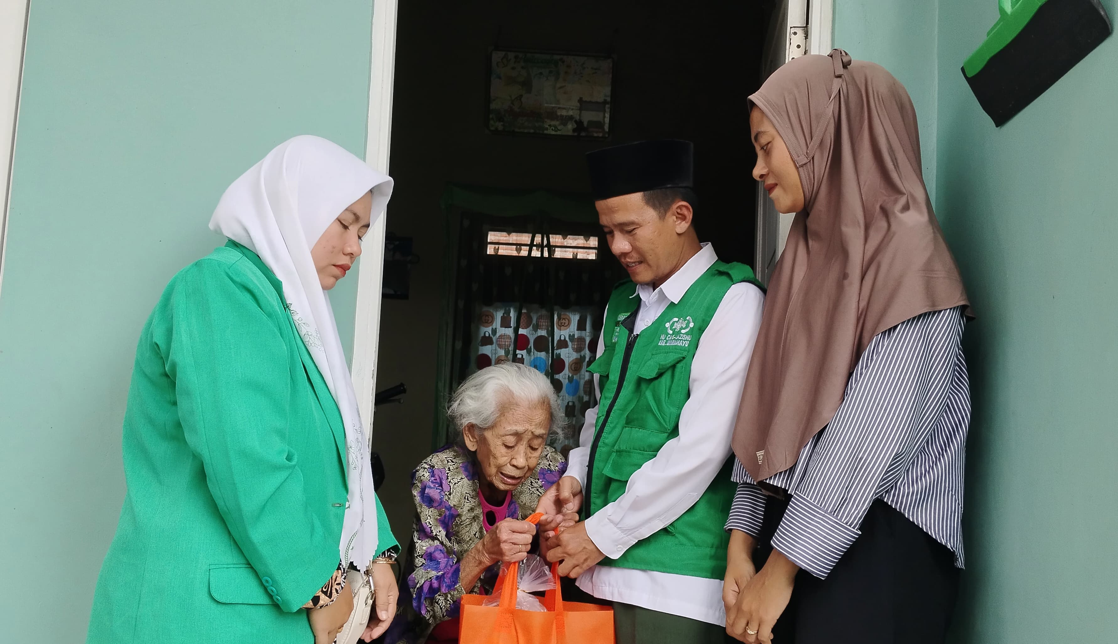 Berbagi Santunan untuk Dhuafa di 7 Desa Selama Tiga Hari