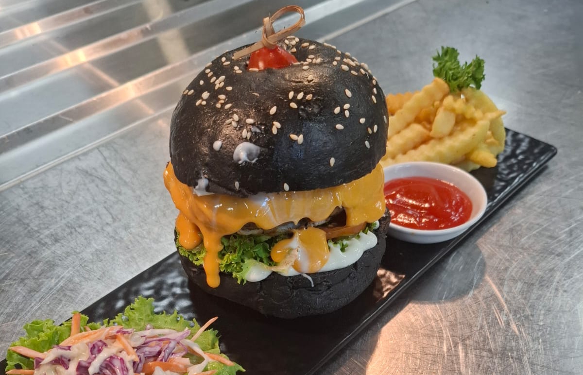Swiss-Belinn Indramayu Hadirkan Ngarot Lounge Music & Eatery: Cocok Buat Nongkrong! Begini Konsepnya...