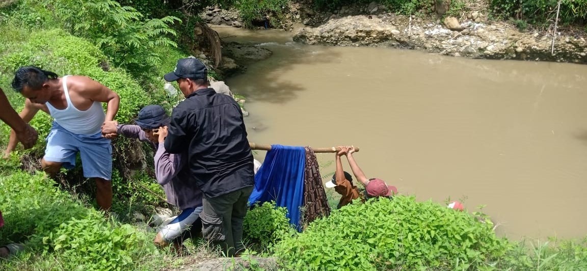 Penemuan Mayat Pria di Sungai Rajadana Sumber