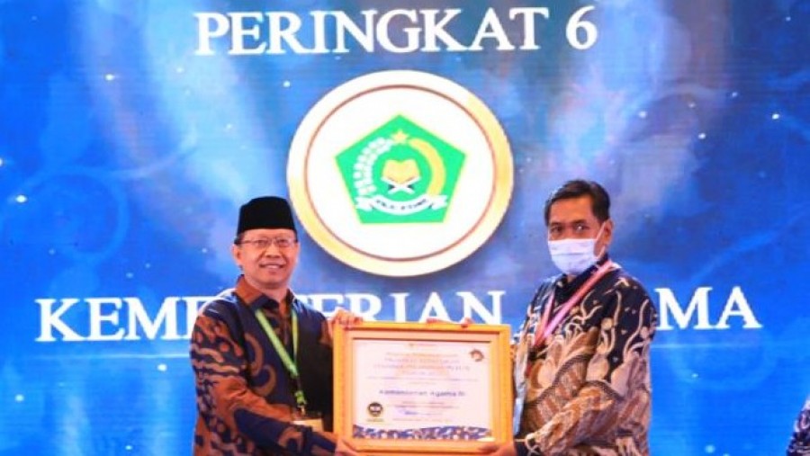 Kemenag Raih Penghargaan Predikat Kepatuhan Standar Pelayanan Publik 2022