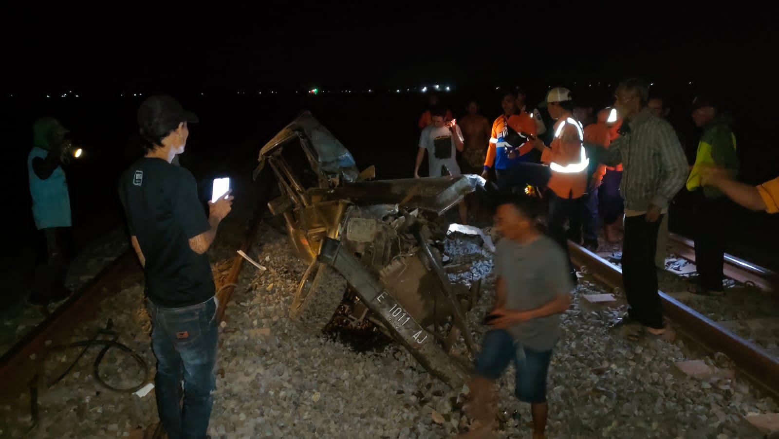 Minibus Temper KA Gajayana Tiga Penumpang di Laporkan Selamat