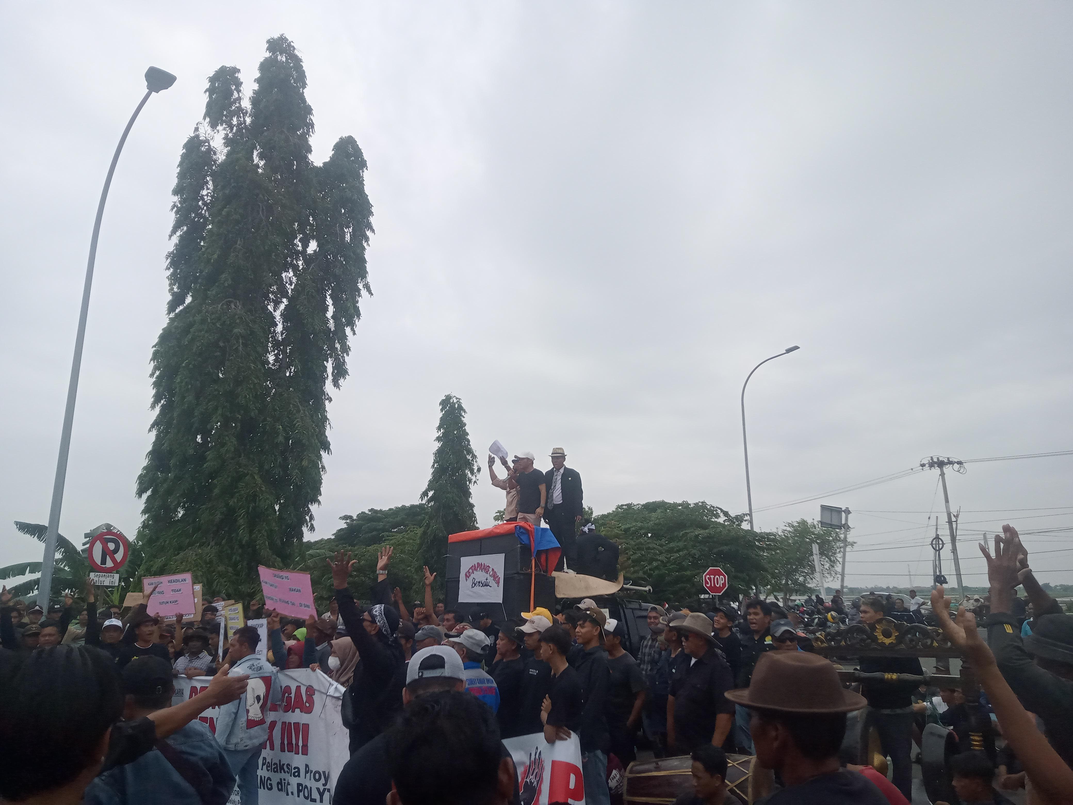 Ribuan Warga Gelar Aksi di PT Polytama Propindo, Tuntut Perhatian untuk Desa Penyangga