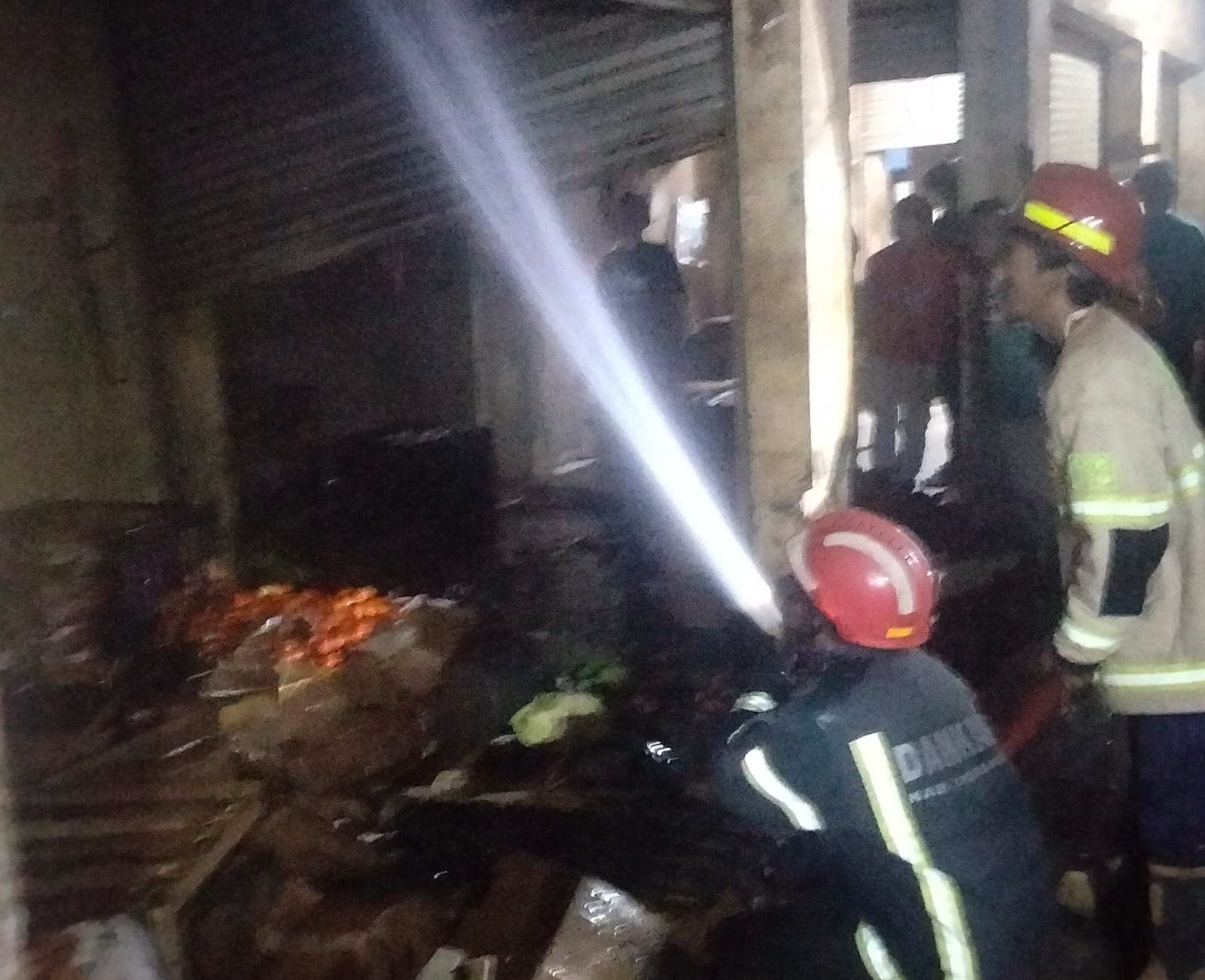 Korsleting Listrik Satu Kios Sayur di Pasar Jatibarang Terbakar