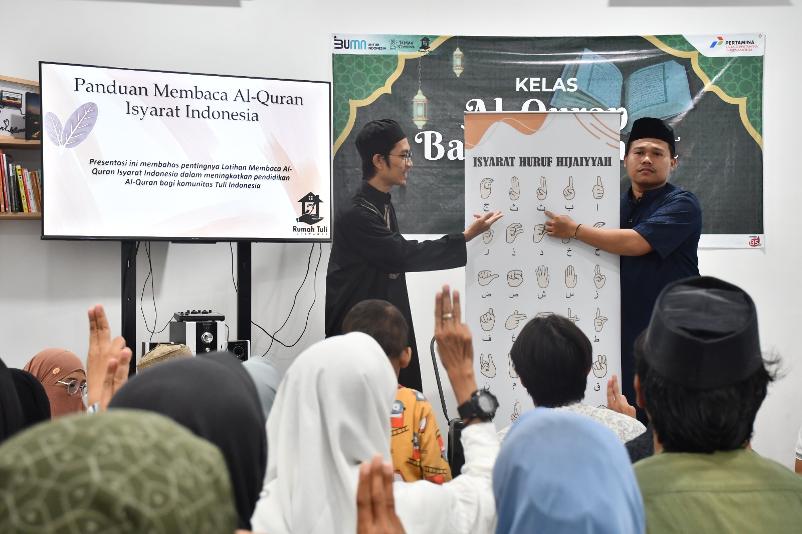Melihat Lebih Dekat Bagaimana Komunitas Tunarungu Belajar Al-Qur'an Gunakan Bahasa Isyarat