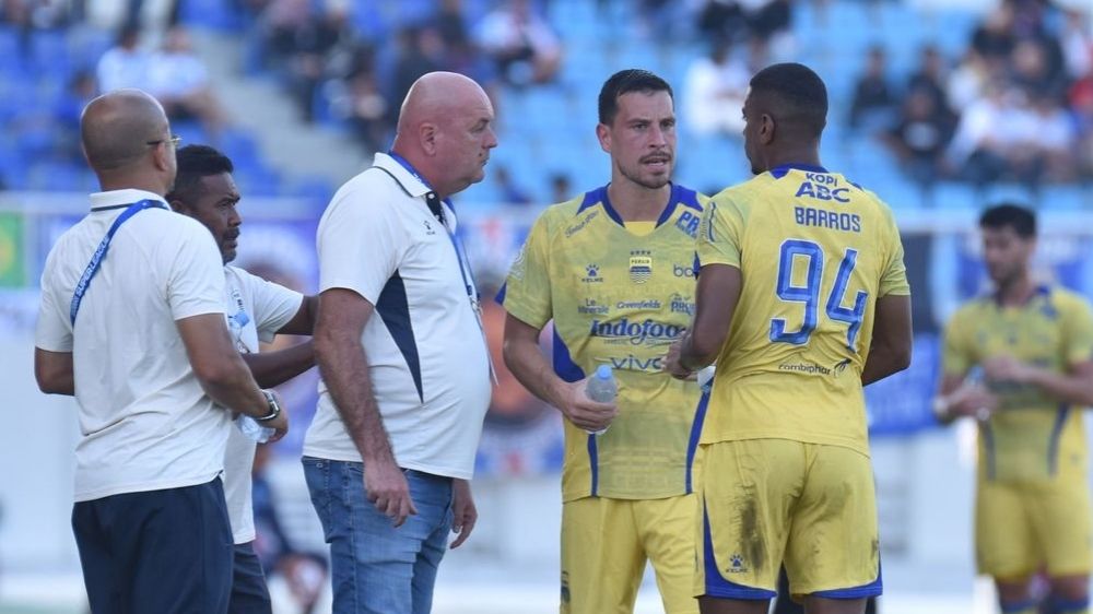 Persib Bandung Siap Tempur Hadapi Persita Tangerang di Bali Usai Pulihnya Marc Klok dan Guaychocea