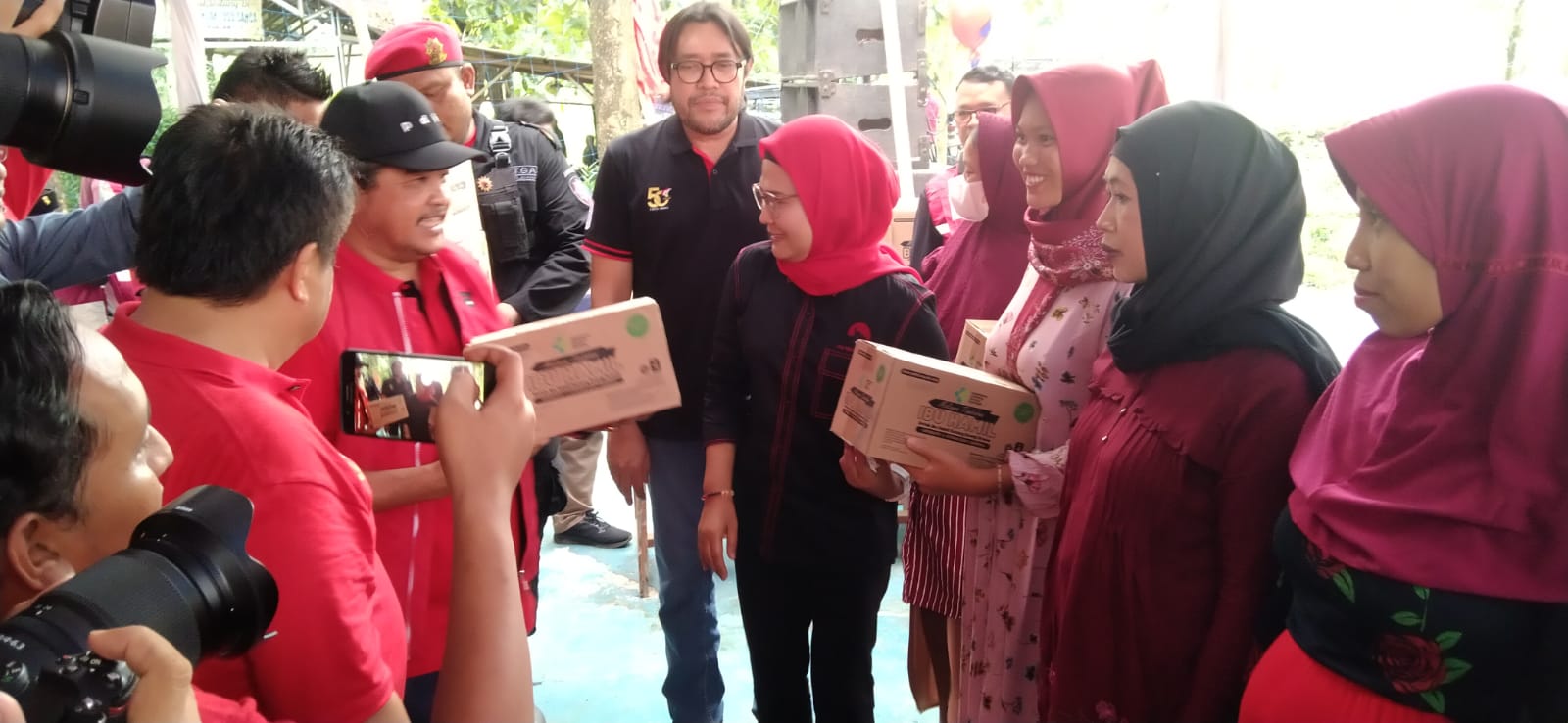 Bupati Nina Gencar Sosialisasikan Gesit, Gemarikan Di Hari Libur Bersama PDIP Menggelar Gerakan Hidup Sehat  