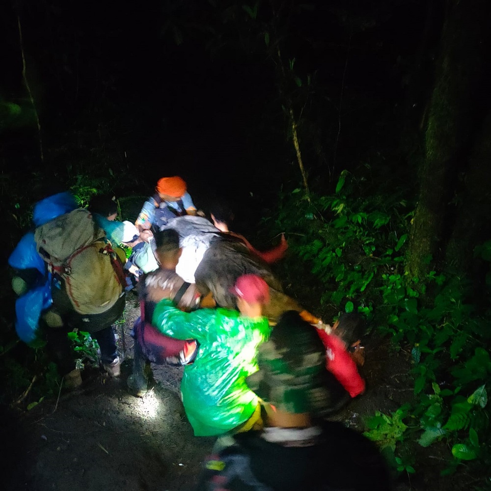 Diduga Kelelahan, Pendaki Asal Bandung Meninggal saat Mendaki Lewat Jalur Apuy di Gunung Ciremai