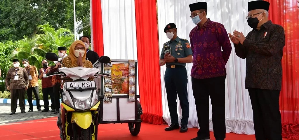 Berikan Bansos di Mataram, Wapres Pastikan Perlindungan kepada Masyarakat