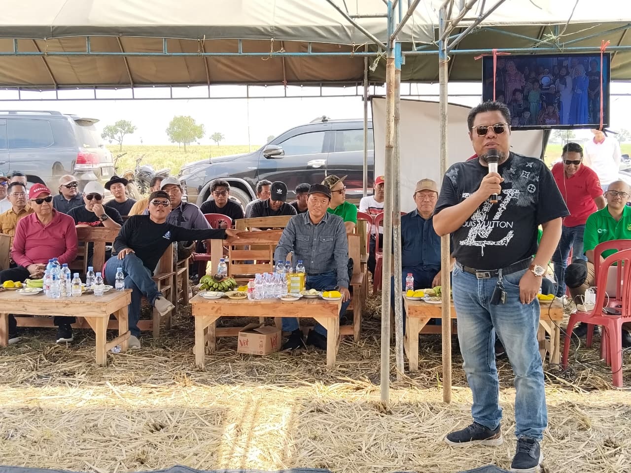 H Mulyadi dan Warsim Penggerak Petani Kedelai