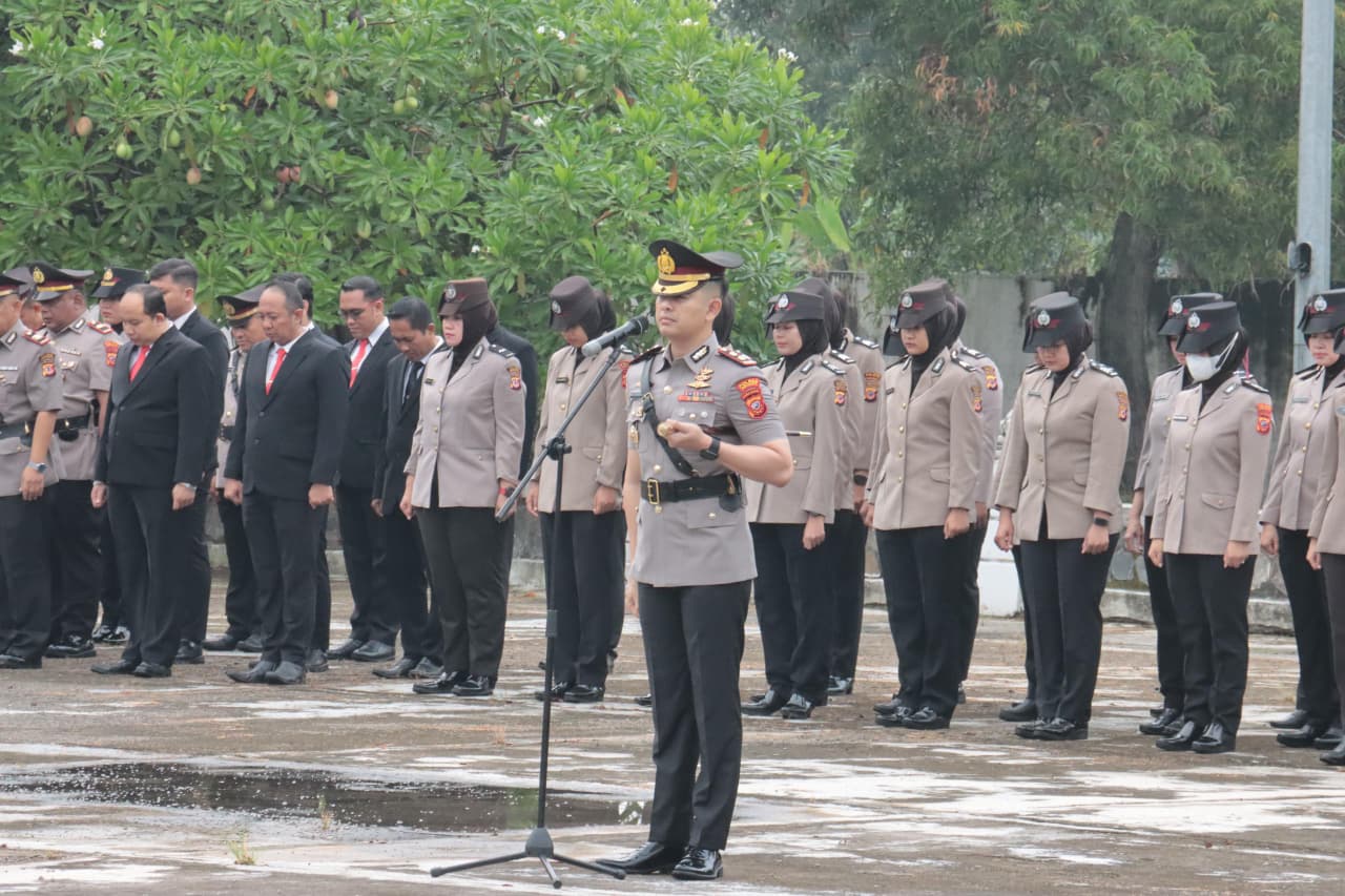 Jelang Hari Bhayangkara ke-80, Polres Indramayu Ziarah dan Tabur Bunga di TMP