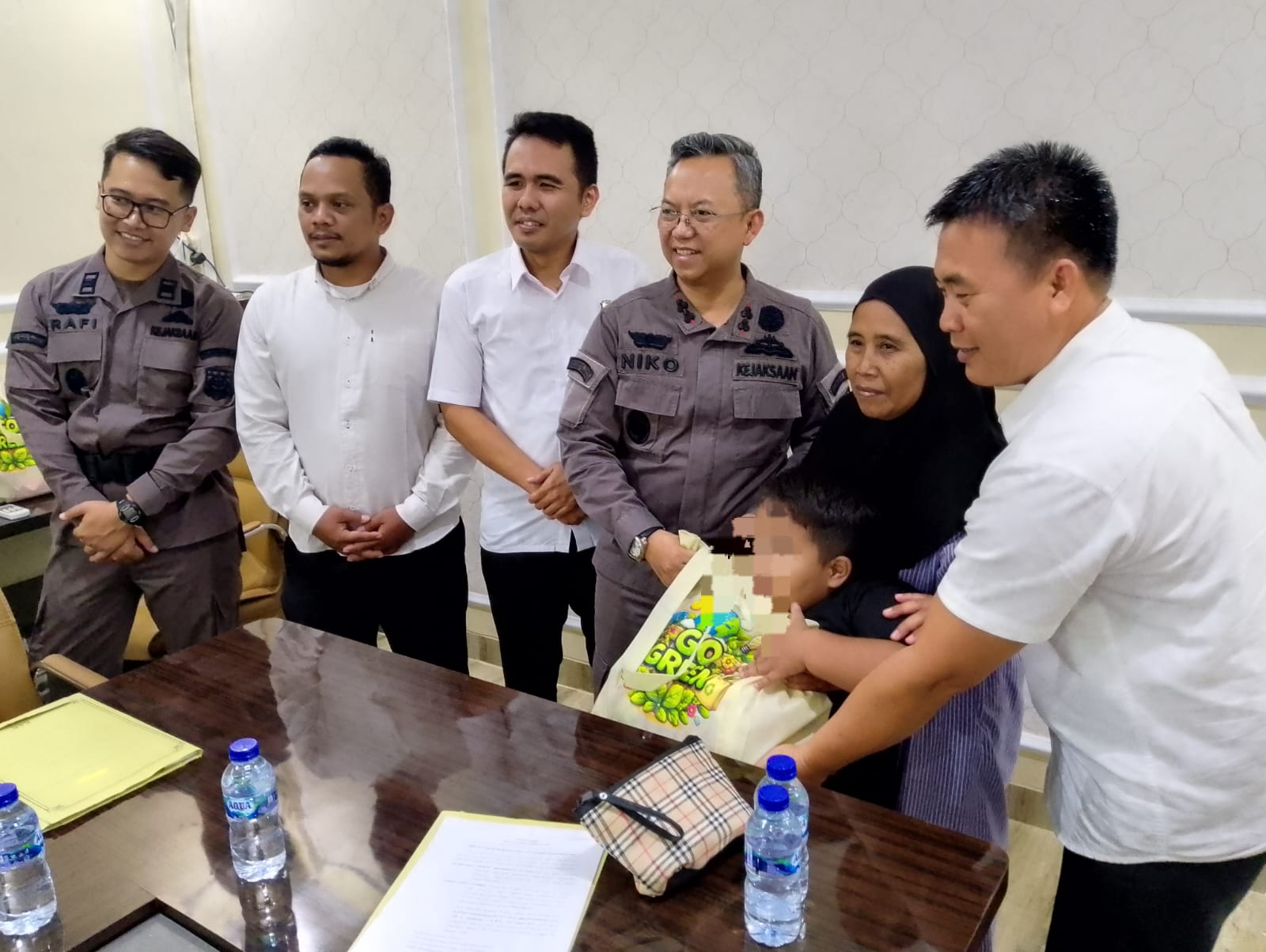 Kejari Indramayu Sahkan Sang Nenek Jadi Wali Dua Anak di Cantigi Wetan ‎ ‎