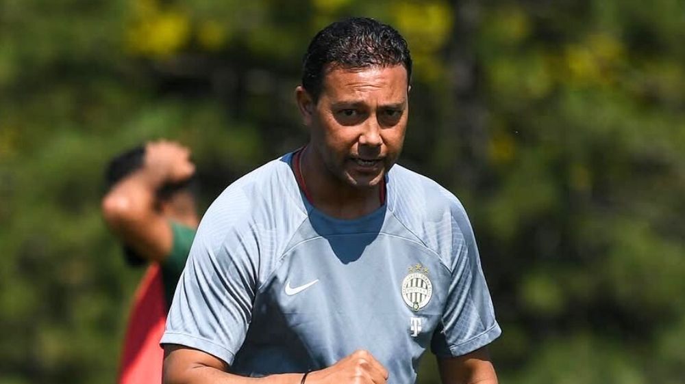 Darah Maluku! Alasan Denny Landzaat Tak Ragu Latih Timnas Indonesia dan Raih Kejayaan di Dunia Sepak Bola