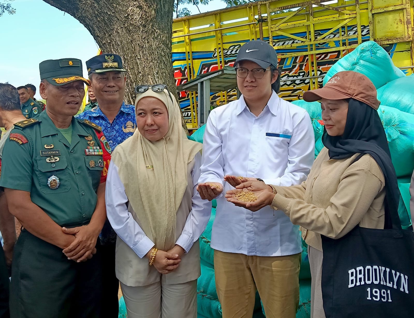 Bulog Indramayu Lampaui Target Serapan Beras Nasional Berkat Kolaborasi dengan TNI