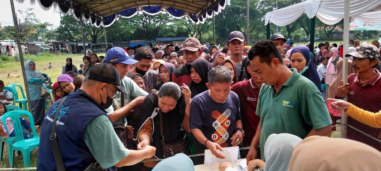 Ricuh, Panitia Penjualan Beras Murah di Cirebon Diprotes