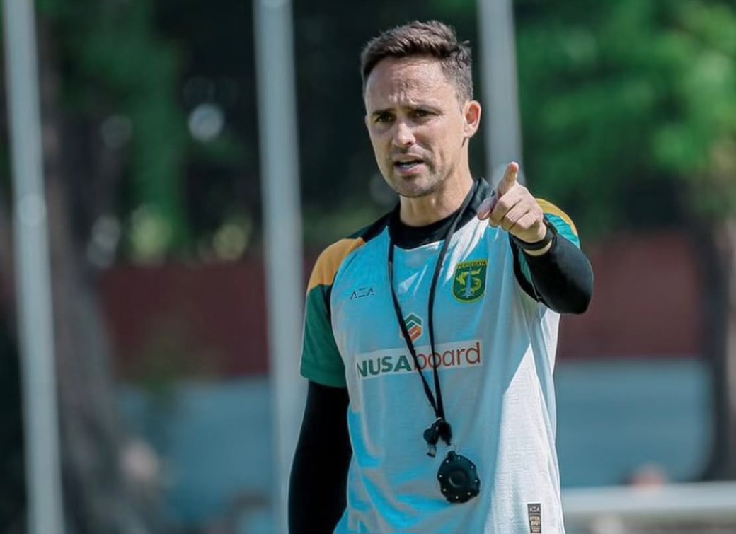 Persebaya Gantungkan Nasib Paul Munster di Tangan Persib Bandung, Bertahan atau Angkat Koper?