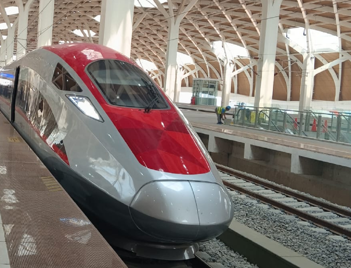 Rekor Baru untuk Indonesia! Whoosh Jadi Kereta Tercepat Pertama di ASEAN, Tembus 350 Km/Jam!