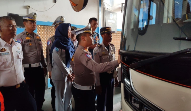 Satlantas Polres Indramayu Gelar Rampchek untuk Pastikan Keamanan Kendaraan Angkutan Umum