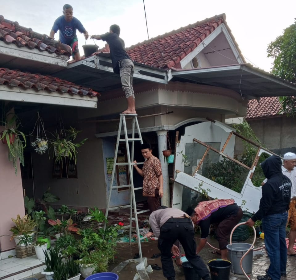 Diduga Korsleting Listrik, Rumah Warga Terbakar 