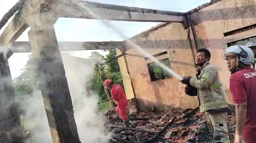 Kembali Terjadi ODGJ Bakar Rumah Kosong di Losarang