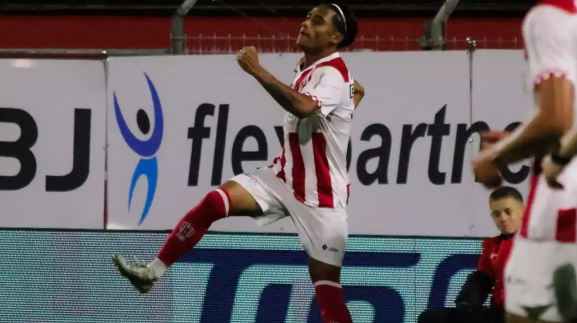 Hinoke Kuasai Laga! Tembakan Tajam dan Duel Brutal Bikin Jadi pemain Paling Ganas Lawan Jong Ajax!