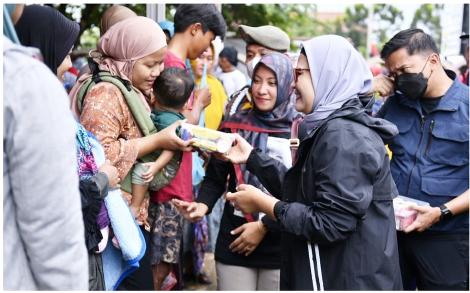 Bupati Sambangi Tempat Pengungsian Warga Terdampak Banjir Rob