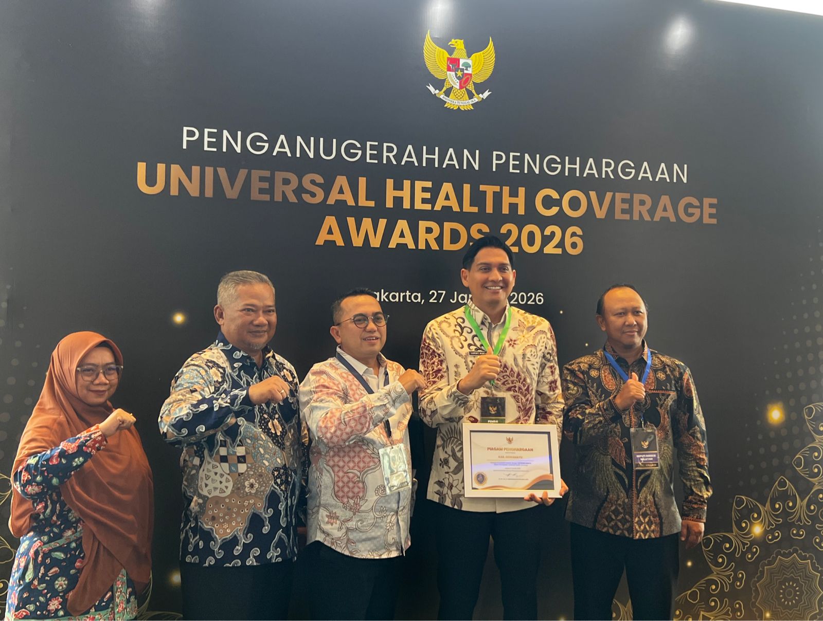Dukung Program JKN, Bupati Indramayu Lucky Hakim Diganjar Penghargaan UHC Awards 2026