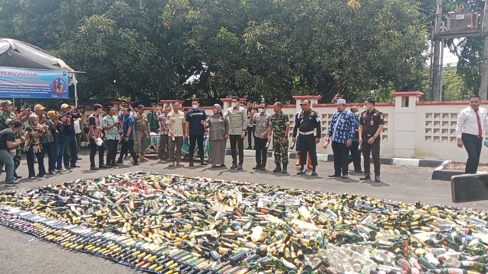 Pemkab Indramayu Musnahkan 9.306 Botol Miras