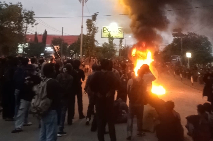 Reaksi Atas Kematian Affan, Ribuan Massa Geruduk Polres Indramayu 