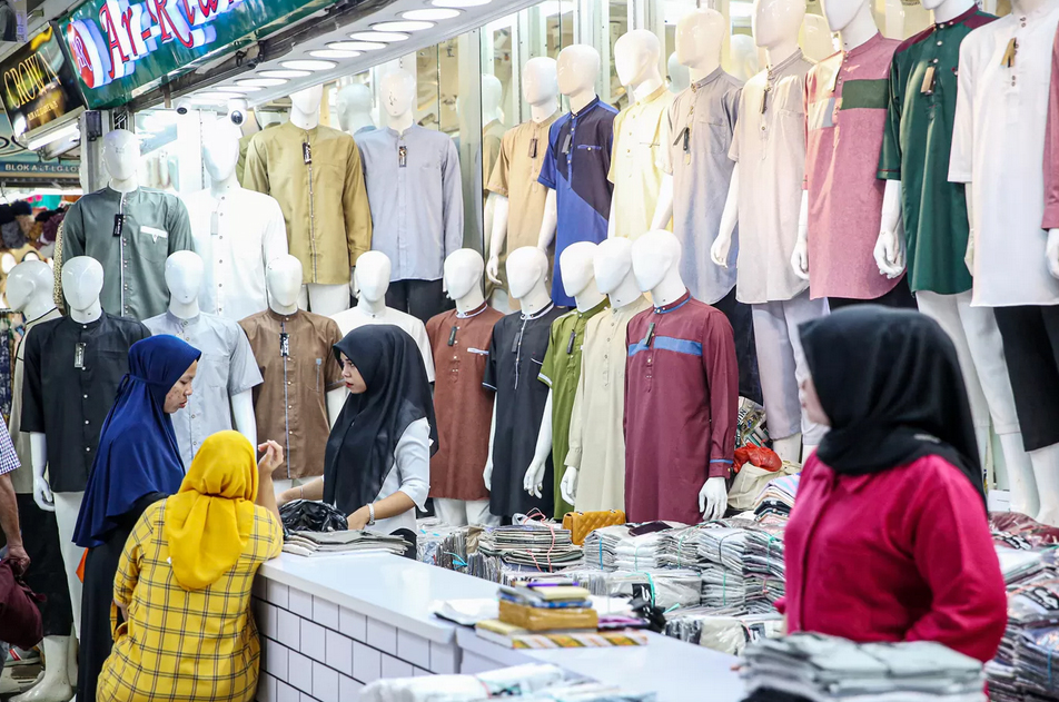 Dua Tahun Lagi, Produk Kaus Kaki dan Pakaian Wajib Bersertifikat Halal
