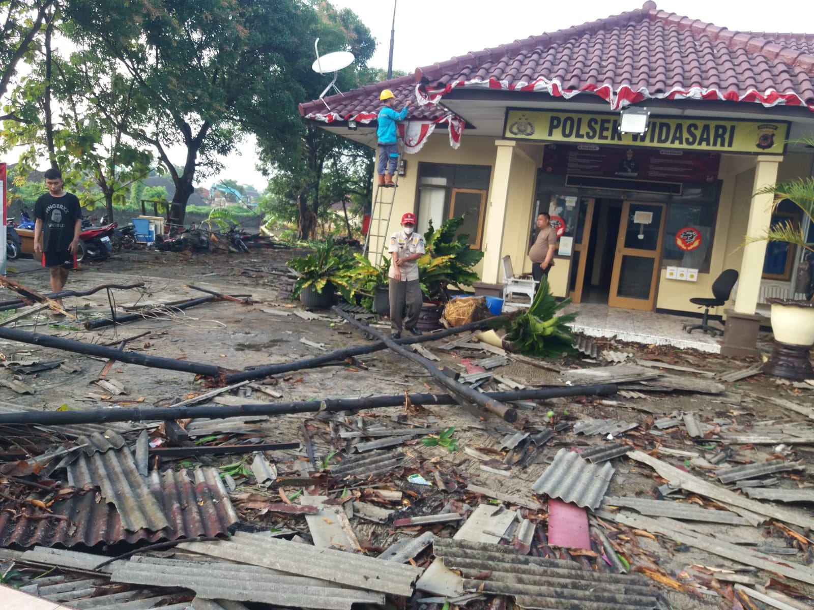 Angin Puting Beliung Rusak Sejumlah Rumah dan Bangunan di Widasari Kabupaten Indramayu