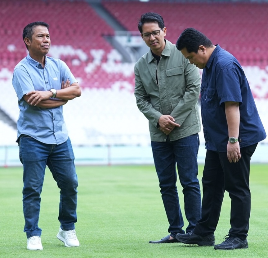 Jelang Kontra Jepang, Erick Thohir Cek Rumput GBK: Terbaik yang Pernah Saya Rasakan